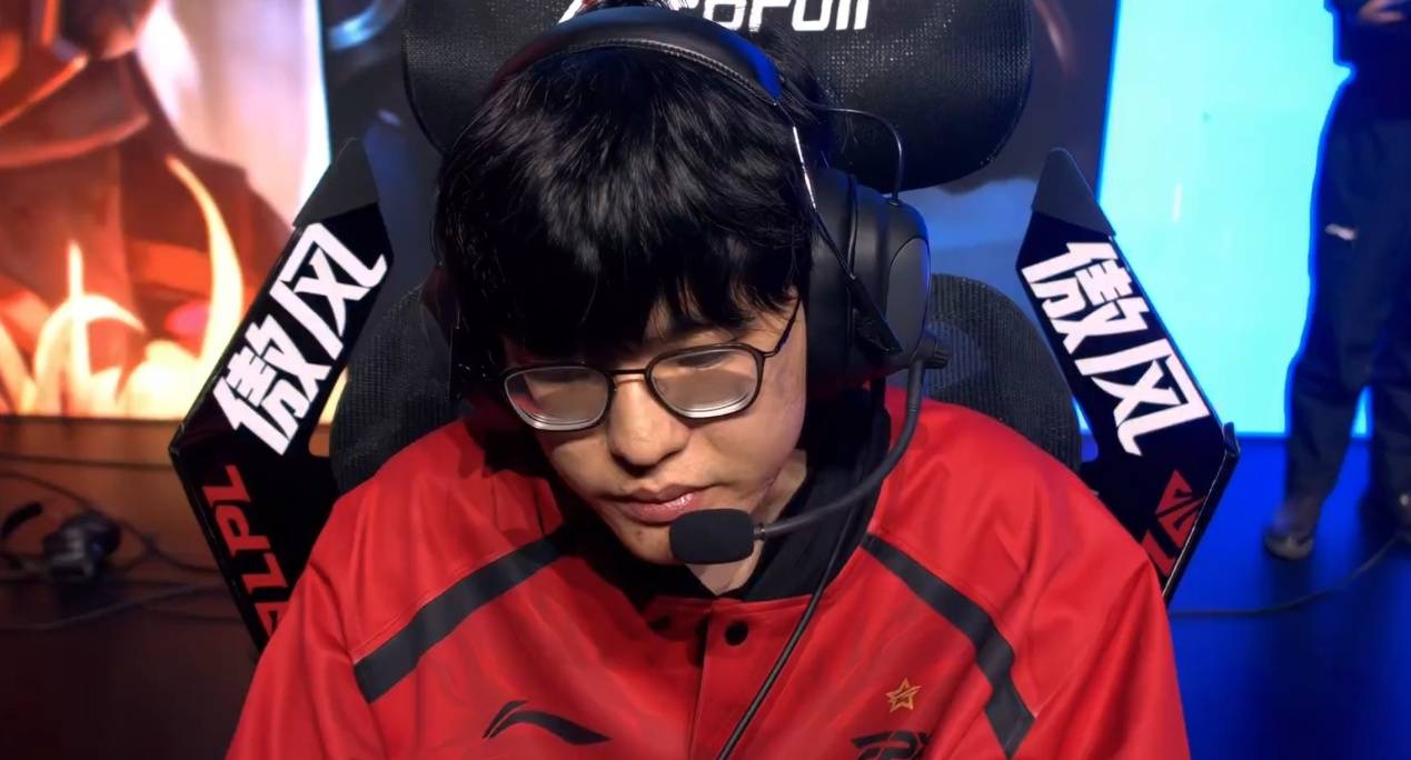 FNC横扫V5，Doinb关键团战开团秒人宿敌对决半决赛，点燃全场激情