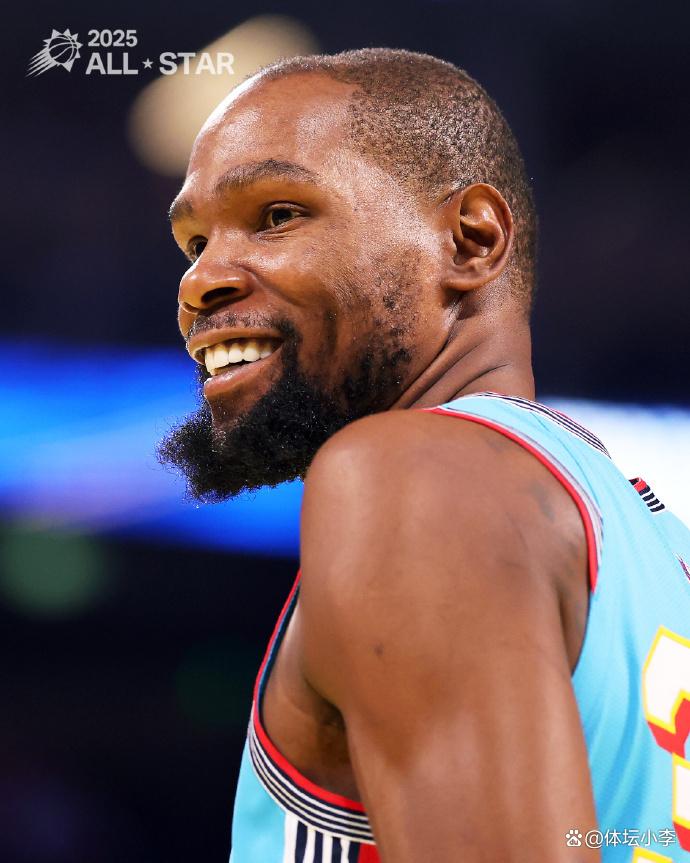 FLY轻取DK,Clid关键团战开团秒人峡谷大战2025世界赛,点燃全场激情 FLY轻取DK,Clid关键团战开团秒人峡谷大战2025世界赛,点燃全场激情