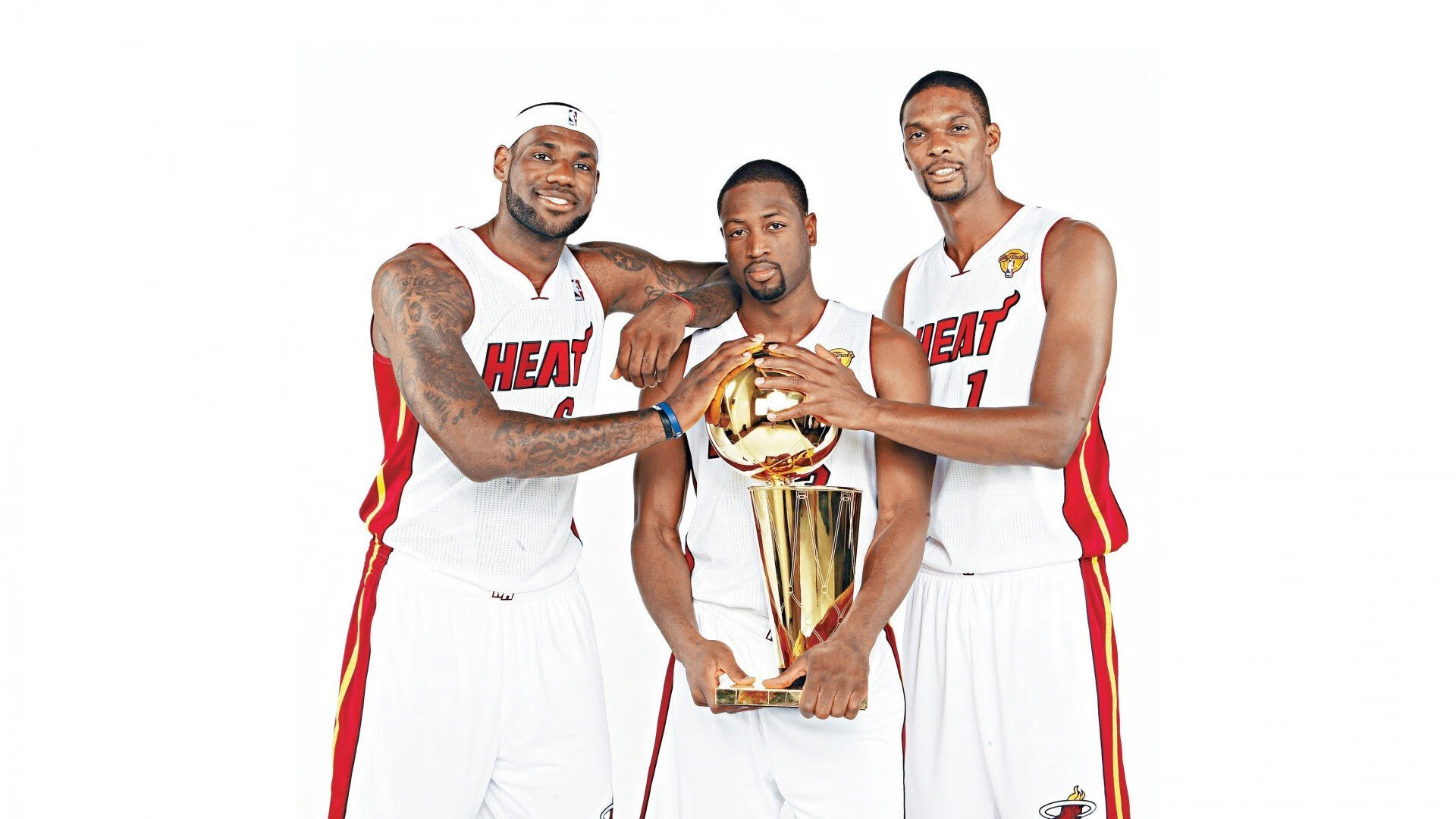 篮网险胜尼克斯，新旧王座的短暂交接，恩比德的无争议背后藏着多少暗流？